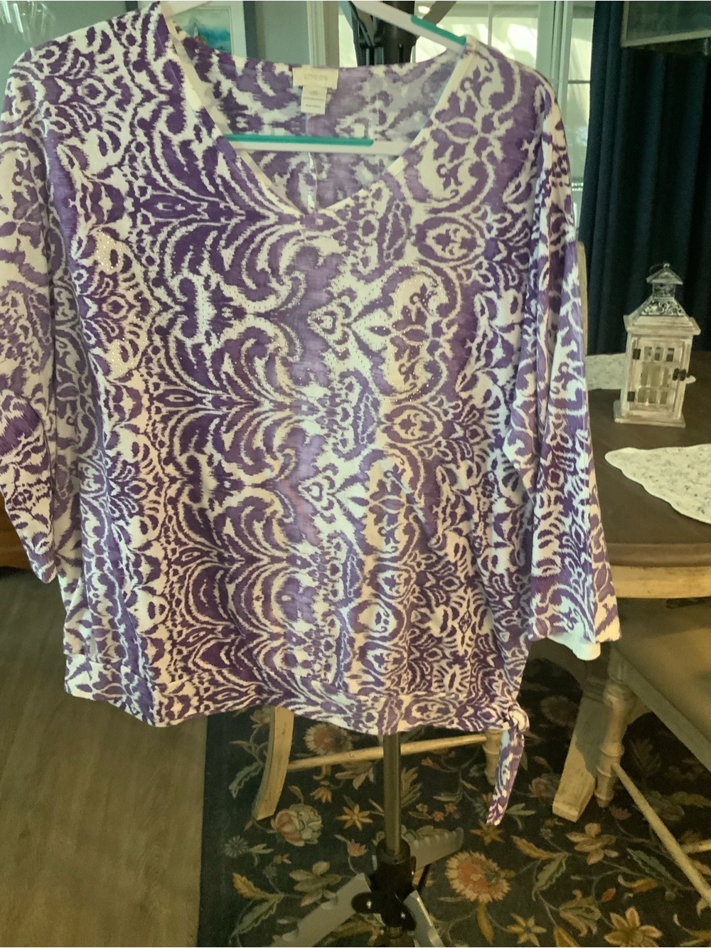 Chico’s Size 3 Women's Purple and White V-Neck Printed Top